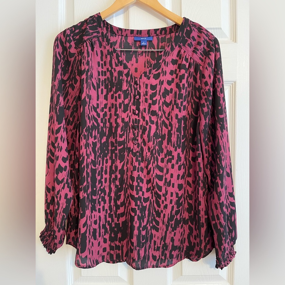 Women's Apt 9 Maroon and Black Blouse Size S.  Great for work